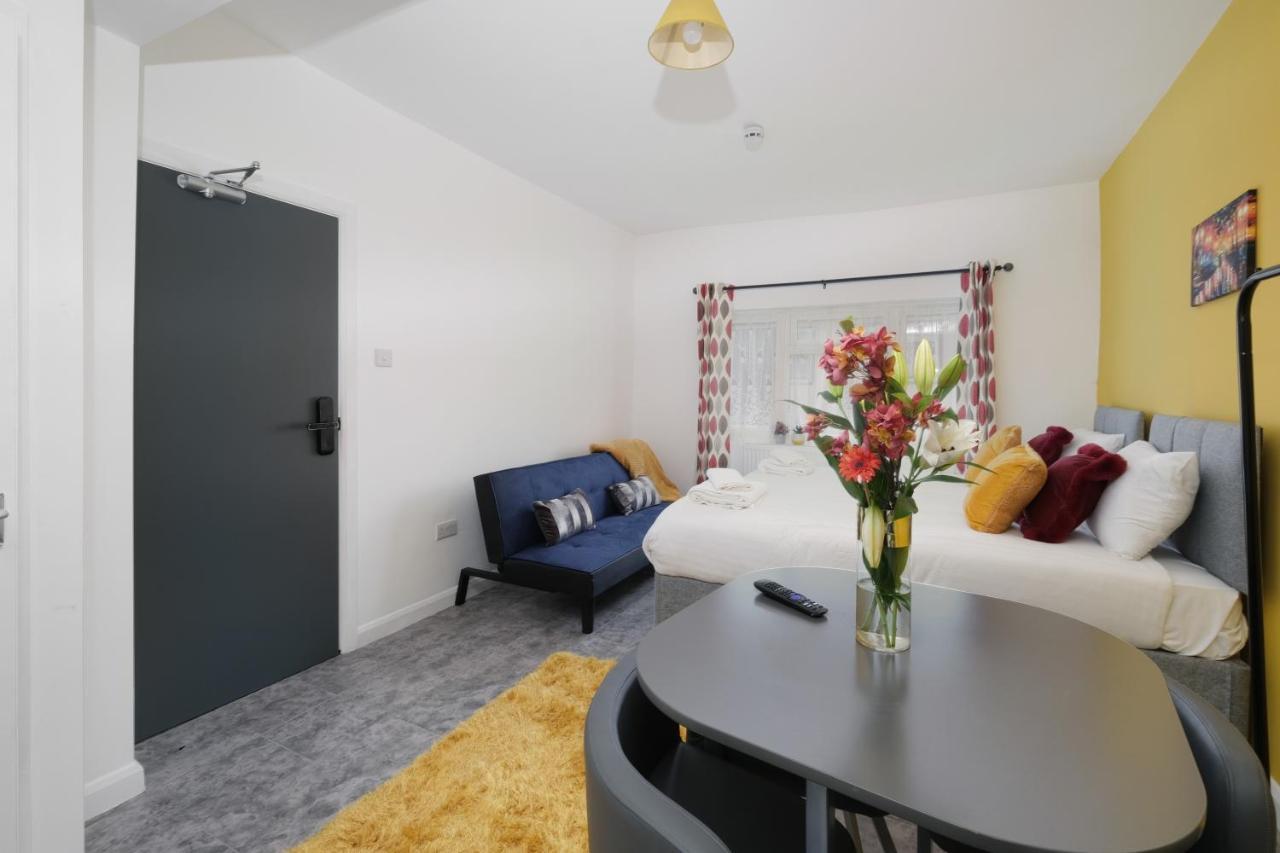 Fernbank Studios Sudbury Hill Harrow Self-Contained Studios With En-Suite Wembley Eksteriør billede