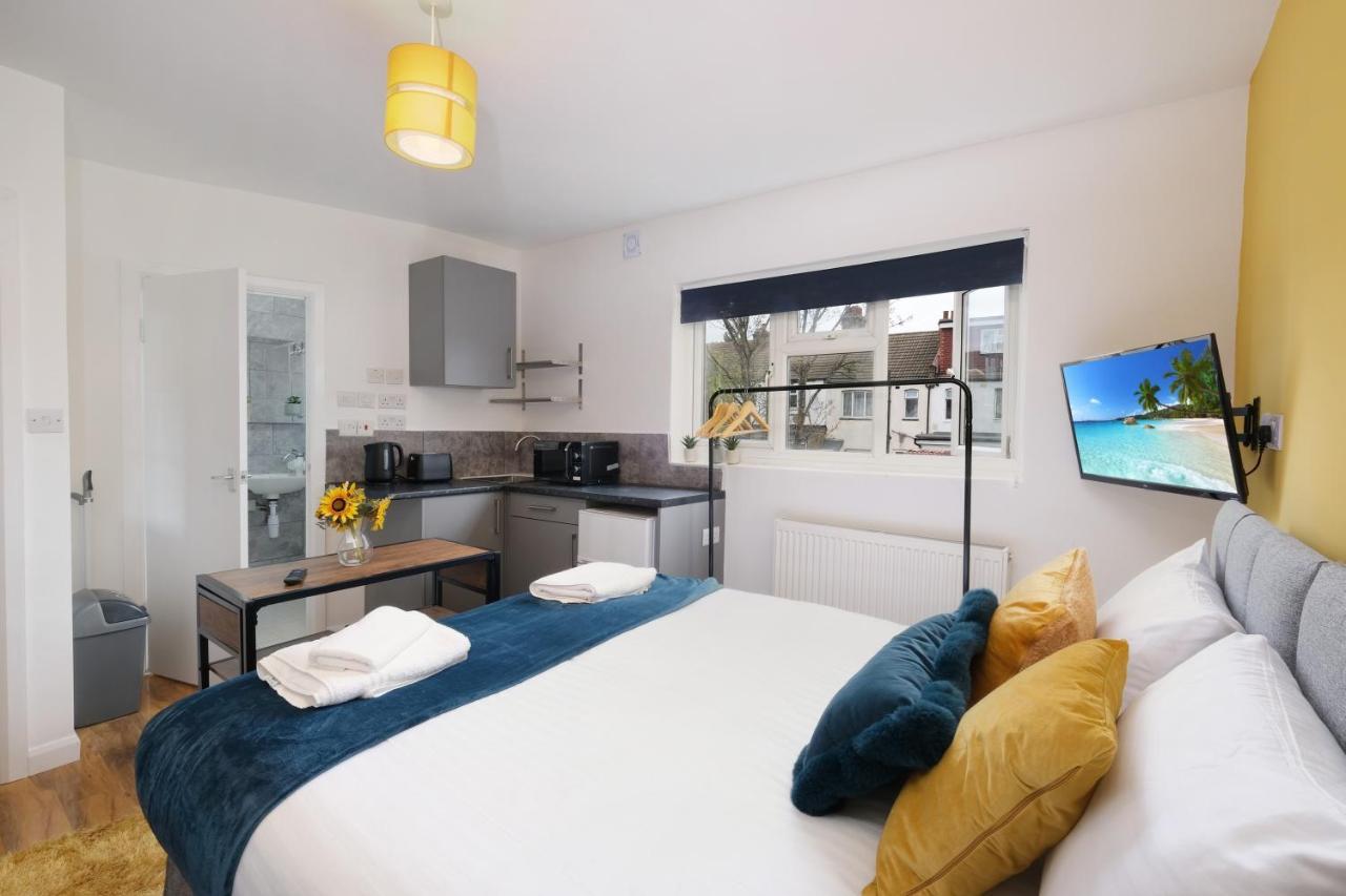 Fernbank Studios Sudbury Hill Harrow Self-Contained Studios With En-Suite Wembley Eksteriør billede