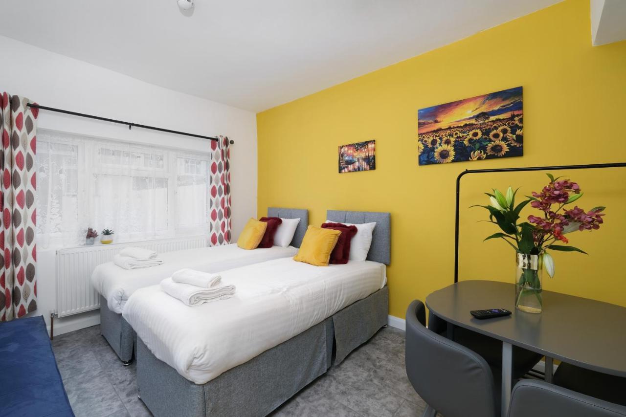 Fernbank Studios Sudbury Hill Harrow Self-Contained Studios With En-Suite Wembley Eksteriør billede