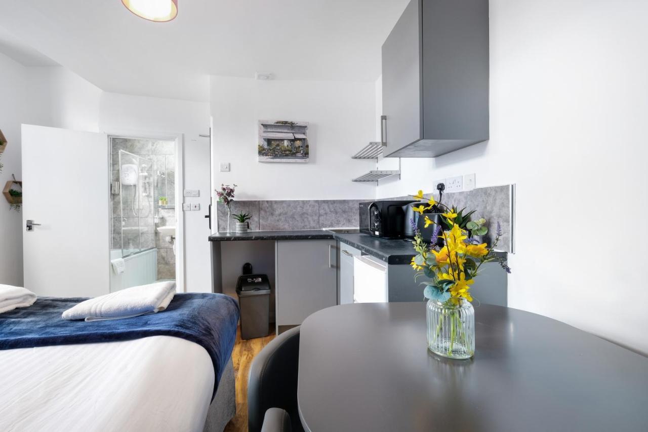 Fernbank Studios Sudbury Hill Harrow Self-Contained Studios With En-Suite Wembley Eksteriør billede