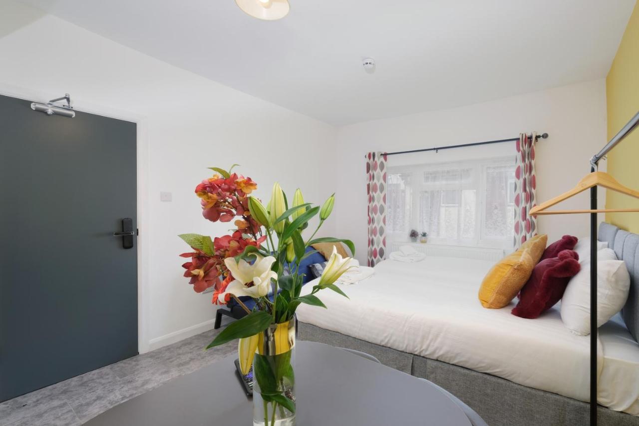 Fernbank Studios Sudbury Hill Harrow Self-Contained Studios With En-Suite Wembley Eksteriør billede