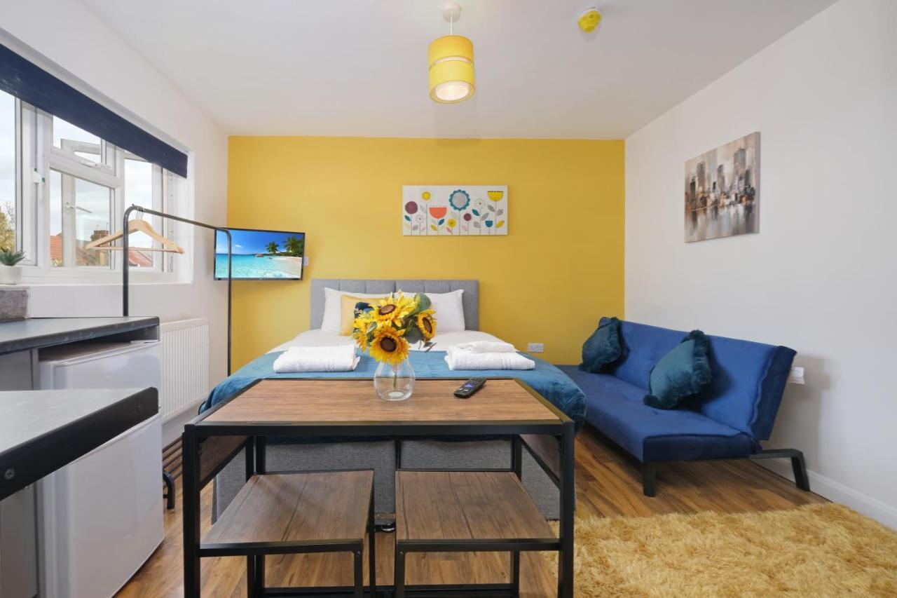 Fernbank Studios Sudbury Hill Harrow Self-Contained Studios With En-Suite Wembley Eksteriør billede