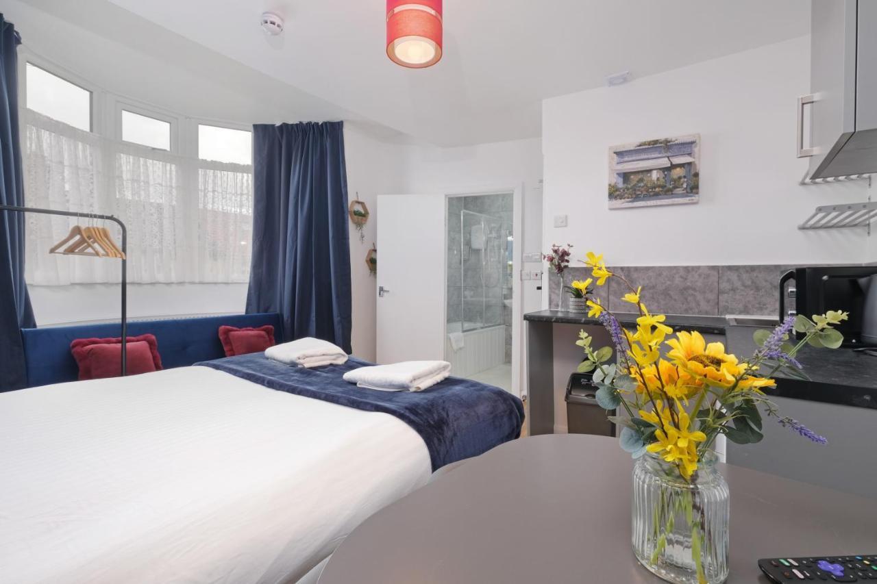 Fernbank Studios Sudbury Hill Harrow Self-Contained Studios With En-Suite Wembley Eksteriør billede
