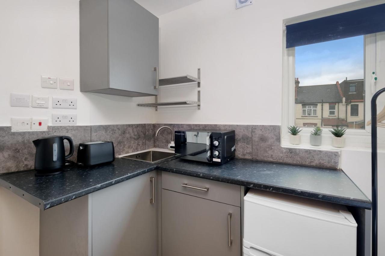 Fernbank Studios Sudbury Hill Harrow Self-Contained Studios With En-Suite Wembley Eksteriør billede