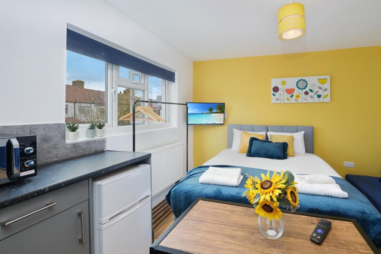 Fernbank Studios Sudbury Hill Harrow Self-Contained Studios With En-Suite Wembley Eksteriør billede